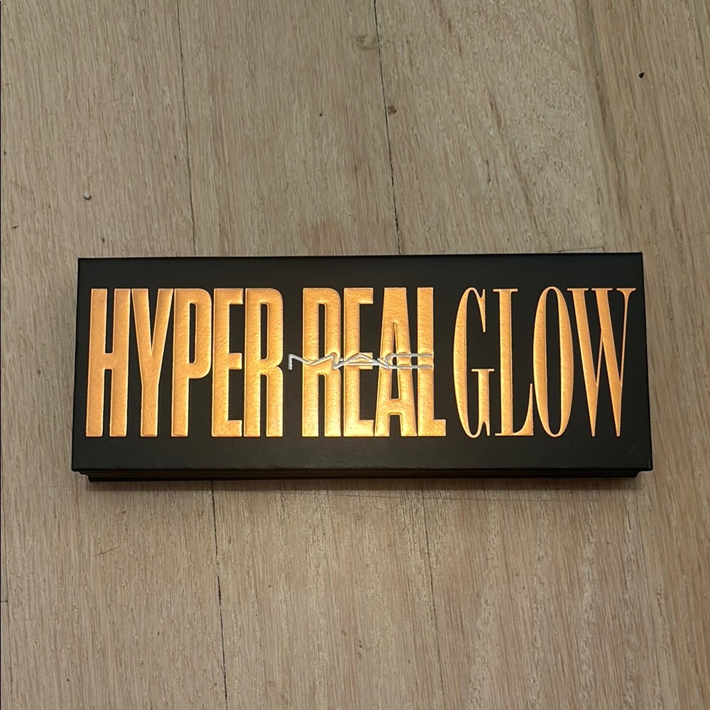 NEW MAC Hyper Real Glow Highlighter Palette in Shimmy Peach